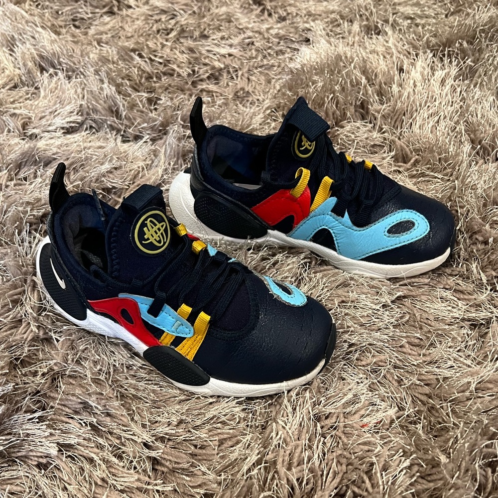 Nike Huarache E.D.G.E.BP size 11C obsidian/white-blue gaze Excellent Condition